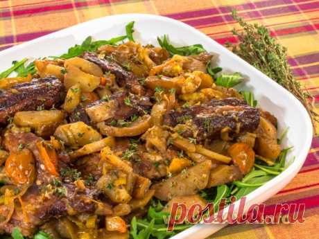 Свиные ребрышки, запеченные с овощами
