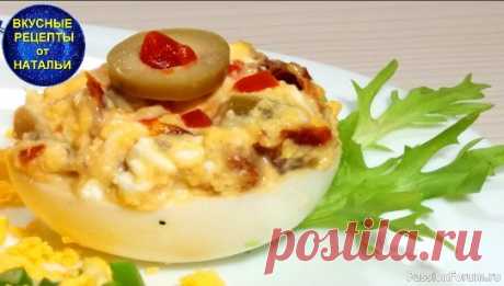 Фаршированные яйца. 4 вида начинки. Вкусная закуска на праздничный стол Предлагаю 4 варианта фаршированных яиц на праздничный стол.Такая закуска всегда нравится гостям и съедается очень быстро.Начинки очень вкусные из самых простых продуктов.Готовятся очень просто и легко.ИНГРЕДЕНТЫ:1 начинка:ЖелткиОливкиСыр фетаВяленые помидорыМайонезСоль,перец 2...