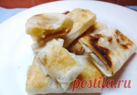 Горячий лаваш с яблоками и творогом к чаю.
