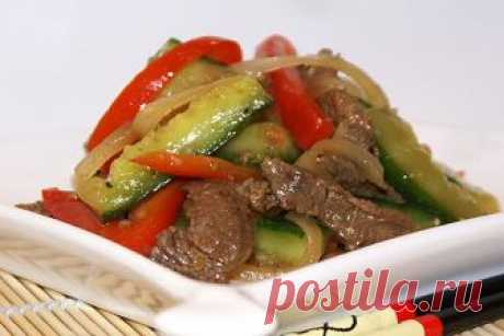 Закуска из огурцов с мясом и перцем по-корейски Друзья, думаю, что на любом праздничном столе должны быть различные закуски. На мой взгляд, огурцы с мясом и перцем по-корейски одна из закусок, которая дополнит шикарно накрытый стол....