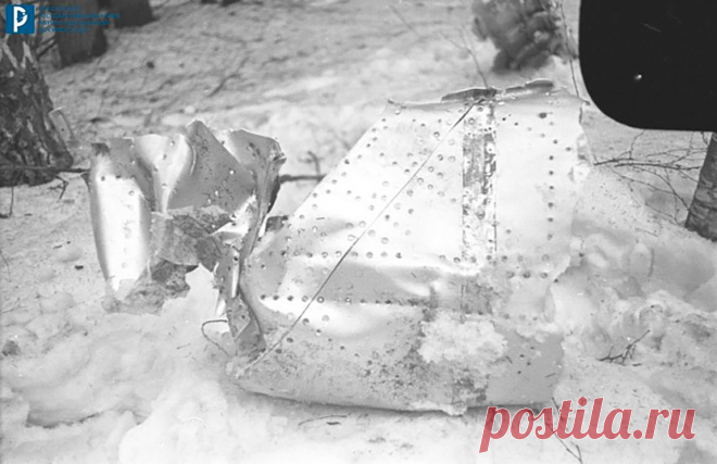Госархив впервые опубликовал фотографии с места гибели Юрия Гагарина РИА Новости. Российский государственный архив научно-технической документации (РГАНТД) опубликовал фотографии с места гибели первого в мире космонавта Юрия Гагарина. РГАНТД уточнил в своем Telegram-канале, что показал эти снимки впервые. На опубликованных кадрах запечатлен фрагмент фюзеляжа учебно-тренировочного истребителя МиГ-15, на котором летчик выполнял полет. Трагедия произошла 27 марта 1968 года. У...