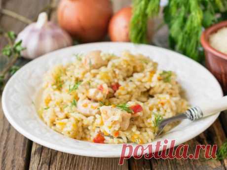 Быстрый рецепт: рис с курицей в сковороде - Smak.ua