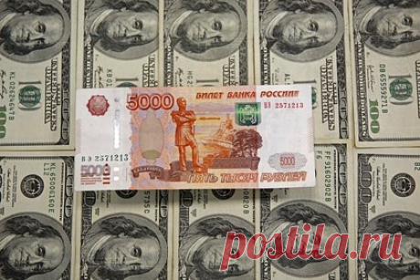 Международные резервы России в июле выросли на миллиарды долларов. Международные резервы России с 7 по 14 июля увеличились на 11,3 миллиарда долларов и составили 594,4 миллиарда долларов. Об этом говорится на сайте Банка России. Рост произошел преимущественно вследствие положительной переоценки, связанной в том числе с обесценением доллара США к другим резервным валютам.