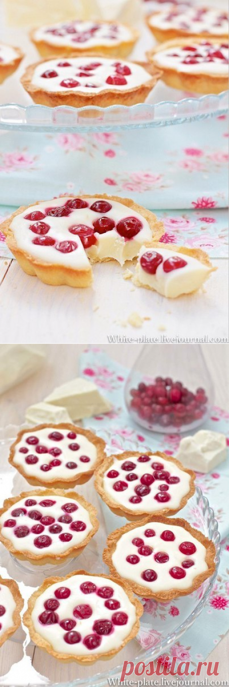 Тарталетки с белым шоколадом. 
Получается изумительное сочетание - ганаш чем-то напоминает сгущенку, а клюква очень бодрит и разбавляет излишнюю сладость шоколада :)