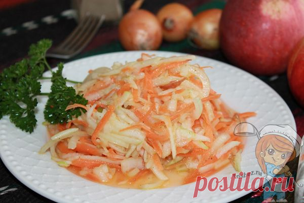 Салат из моркови яблок и лука для поддержания иммунитета Простой витаминный салат из моркови, лука и яблока поможет поддержать иммунитет в межсезонье. Рецепт быстрый и простой. Салат поможет улучшить пищеварение.