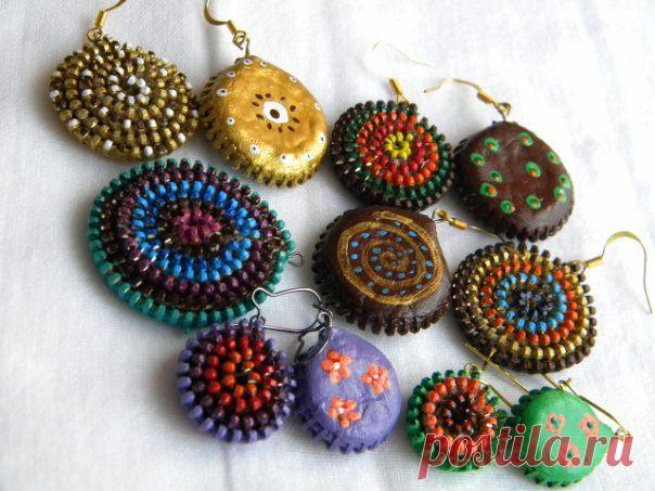 Украшение На Заказ Или Сделать Самому

Украшение всегда дополняло образ девушки, но бывает так сложно подобрать именно то, что действительно подходит человеку. В этом случаи идеальным вариантом становится изделье, которое сделано своими руками.