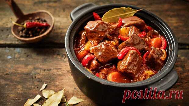 Овощное рагу с мясом и пряным чили: рецепт простого и вкусного блюда - 7дней.ru - медиаплатформа МирТесен Восхитительное блюдо для семейного обеда, вдохновленное Доктором Плюшевой — одной из героинь шоу «Доброе утро с Микки» на Канале Disney. Рецепт: состав Говядина 450г (отварная) Бульон говяжий 300мл Помидоры 5шт. Пшеничная мука 2ст. л. Лук репчатый 1шт. Перец красный 1шт. Фасоль черная 400г