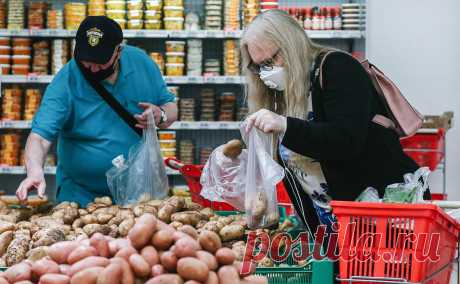 Экологический оператор исключил подорожание овощей при отказе от сеток. Продажа потребителям овощей в сетках-мешках приводит к тому, что эта упаковка просто захоранивается на полигонах, отметил экологический оператор. Вместо этого продавать овощи и фрукты можно на развес, подорожания не произойдет