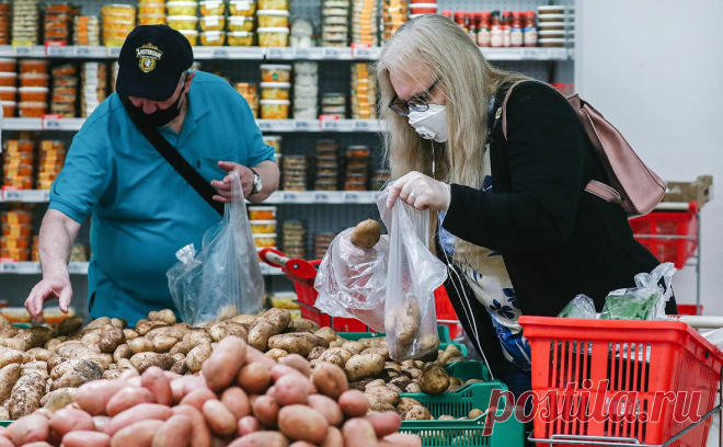 Экологический оператор исключил подорожание овощей при отказе от сеток. Продажа потребителям овощей в сетках-мешках приводит к тому, что эта упаковка просто захоранивается на полигонах, отметил экологический оператор. Вместо этого продавать овощи и фрукты можно на развес, подорожания не произойдет