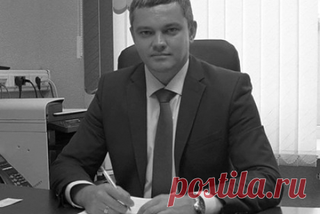 Дело о гибели министра Амурской области после избиения на турбазе передали в СКР. Прокурор Амурской области Александр Бучман поручил сотрудникам Следственного комитета России (СКР) расследовать уголовное дело о причинении министру цифрового развития и связи региона Александру Курдюкову тяжкого вреда здоровью. Ранее уголовное дело находилось в введении полиции.