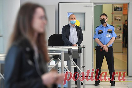 Глава МВД раскрыл количество предотвращенных на российские школы нападений. Глава МВД Владимир Колокольцев во время расширенного заседания итоговой коллегии ведомства раскрыл количество предотвращенных на российские школы нападений. По словам министра, за пять лет силовики смогли пресечь 50 нападений на образовательные учреждения страны на стадии приготовления.