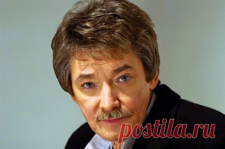 Один без всех (7 фото) | Чёрт побери 13 июня народному артисту исполнился бы 71 год. «А я же умер! Вот уже года полтора как…» - извиняющимся тоном сказал он в 2000 году. В нищей квартирке с голыми стенами. Без ролей, спектаклей, поклонников. Исполосованный шрамами не от ударов шпаги - от операций. Прикованный одиночеством к телефону: вдруг кто-нибудь позвонит? Не выходя из дома, боясь пропустить этот звонок... «Один без всех и все без одного», - говорил про него артист Вла...