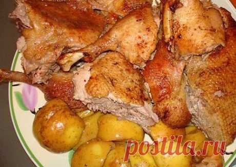 Вкусная утка с яблоками в мультиварке