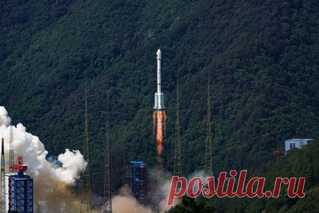 Китай запустил первый резервный спутник системы Beidou. Китай осуществил запуск первого резервного спутника национальной навигационной системы Beidou, который присоединился к группе из 55 космических аппаратов на геостационарной орбите, сообщило Центральное телевидение Китая. Аппарат запустили с космодрома Сичан в юго-западной провинции Сычуань.