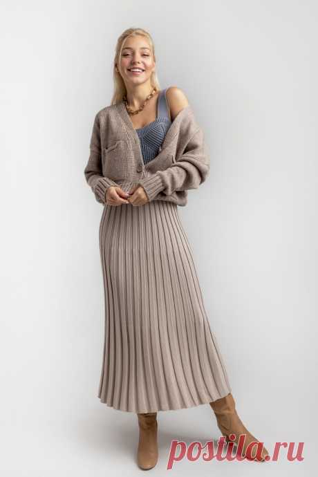 Вы знали, что у нас есть вязаная юбка-плиссе....?

Этой великолепной, женственной вещи мы посвятили отдельный пост. Необходимая базовая модель гардероба для создания классических женственных образов. 
Материал: натуральная итальянская пряжа
Состав : 60%–ХЛОПОК, 40%–ВИСКОЗА
Размеры: ун(42–46)        ун(48–52)