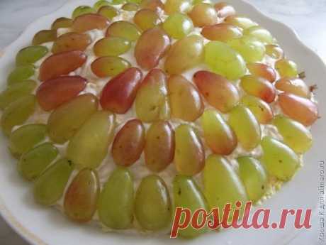 👌 Салат с куриным филе Виноградная веточка, рецепты с фото Сегодня хочу поделиться с вами рецептом очень вкусного салата, который стал настоящим праздничным блюдом на день рождения моего мужа. 
  
Я немного волновалась, когда его готовил...