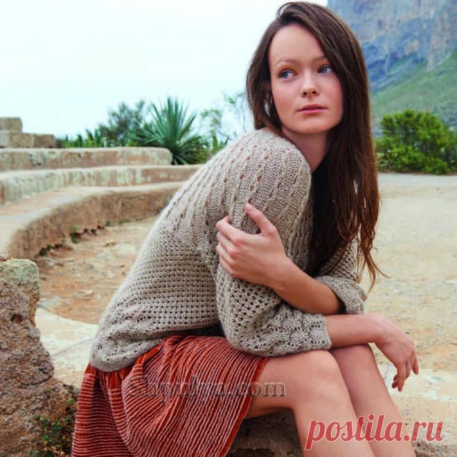 Если вы хотите сочетать замысловатые узоры с изысканной формой изделия, наш пуловер–именно то что нужно. Поскольку он вяжется единым полотном по кругу, швы здесь не предусмотрены. Еще один плюс: комбинация двух видов пряжи–пушистого мохера и гладкой нити из шерсти альпака и шелка.