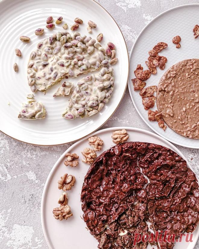 Хрустящий слой для торта. Как сделать

рубрика - #тортдеко_рецепты
автор - tapioka.cake

Хрустящий слой делает текстуру торта интереснее. Кто не любит похрустеть? 

Но хрустящий слой получается не всегда: торт внутри влажный от крема и пропитки, любые криспи, вафли и даже орехи размокнут после сборки и хрустеть не будут. Как быть?

Есть несколько вариантов, как сделать настоящий хрустящий слой или «крустилант» таким, чтобы он не был твёрдой шоколадкой внутри, которую невоз...