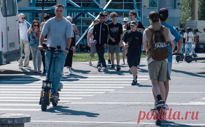 Кикшеринг-сервисы предложили передать взыскание штрафов дептрансу. Whoosh, «МТС Юрент» и «Яндекс Go» обсуждают передачу функции взимания штрафов за нарушения дептрансу Москвы. Сервисы считают, что регулятору будет проще взыскать выписанный штраф, так как он имеет для этого больше рычагов