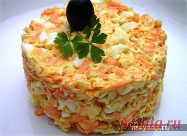 Салаты из лапши быстрого приготовления - с колбасой, морковью, крабовыми палочками