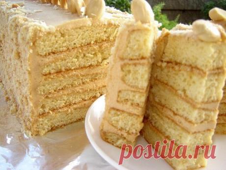 КРЕМ МЕДОВО-КАРАМЕЛЬНЫЙ 

Очень вкусный, ароматный, гладкий и нежный. 
Такой крем отлично подойдет к бисквитным тортам и песочным коржам. 

Ингредиенты: 
5 ст.ложек меда 
250 гр.сливочного масла 
150 гр.сахарного песка, 
3 ст.ложки воды или 3 ст ложки лимонного сока . 
200 мл черного варенного кофе 
200 мл молока 
4 ст ложки муки 
1 ст ложка рома 

Способ приготовления: 
Сначала делаем карамель. 
Для этого 150 г сахара смешиваем с 2 ст.л. воды или лимонного сока. 
Ставим н...