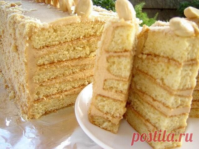 КРЕМ МЕДОВО-КАРАМЕЛЬНЫЙ 

Очень вкусный, ароматный, гладкий и нежный. 
Такой крем отлично подойдет к бисквитным тортам и песочным коржам. 

Ингредиенты: 
5 ст.ложек меда 
250 гр.сливочного масла 
150 гр.сахарного песка, 
3 ст.ложки воды или 3 ст ложки лимонного сока . 
200 мл черного варенного кофе 
200 мл молока 
4 ст ложки муки 
1 ст ложка рома 

Способ приготовления: 
Сначала делаем карамель. 
Для этого 150 г сахара смешиваем с 2 ст.л. воды или лимонного сока. 
Ставим н...