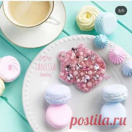 Пришла с вами поделиться фоточками, которые рвут меня на части от счастья!! Я вам уже рассказывала про свою влюблённость в новую глину deco?? Это японская самозастывающая глина, из неё я сейчас делаю реквизит для фотосессий ☺️.
И конечно же мне греет душу тот факт, что мои работы так нравятся моим клиентам, все, что я слепила, уже разобрано мастерицами и фотографами, на ярмарке реквизит ушёл даже не добравшись до стола 🙈.
Обучаюсь я глине сама, это непросто, многое я осво...