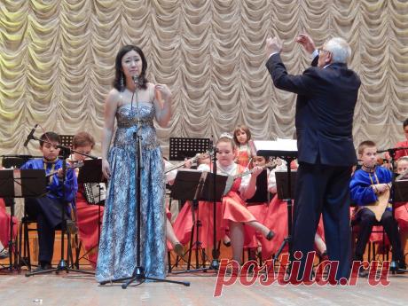 С певицей ГАТОБ им. Абая Дилией Куанышевой. 20.05.2014 г.