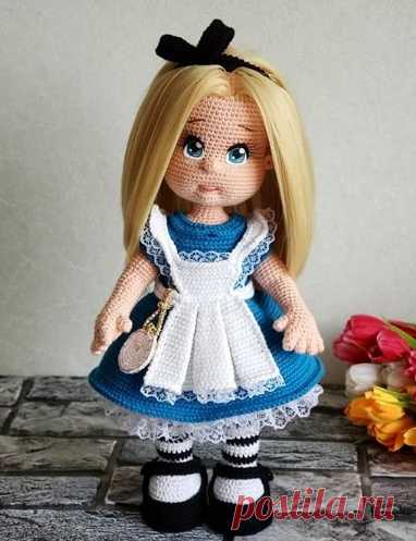 Алиса. Вязаная игрушка крючком.
#алиса #Вязанаяигрушка #Вязанаякукла #кукла. #вязание. #вязанаяжизнь. #вязанаяалиса #амигурумиигрушка. #амигурумикукла.  #амигурумиалиса #вашиработы
#ВЖ_хвастики #ВЖ_крючок #ВЖ_куколки