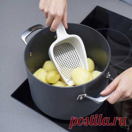 Мельница в виде ракеты, сервировочное блюдо и дубовая разделочная доска – рассказываем, как в Новый год угодить тем, кто часто стоит за плитой и не представляет свою жизнь без кулинарии