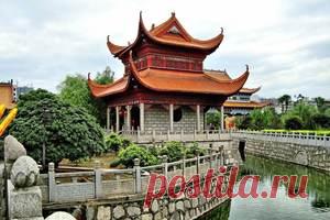 Не для красоты: почему крыши китайских традиционных зданий загнуты вверх