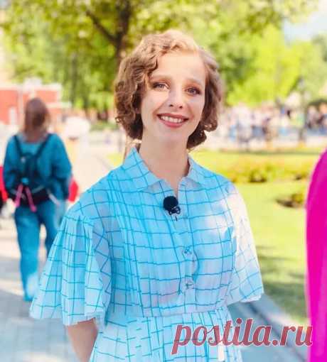ДАМА В ШЛЯПКЕ: ЛИЗА АРЗАМАСОВА - ПАНОРАМАLIVE - медиаплатформа МирТесен Grazia редакция Буквально на днях актриса Елизавета Арзамасова объяснила поклонникам, почему не стоит ждать на ее странице в Инстаграме «беременных» фотографий в стиле ню. А уже 4 августа она порадовала фанатов снимком, от которого невозможно отвести взгляд. Звезда сериала «Папины дочки»