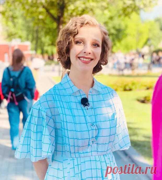 ДАМА В ШЛЯПКЕ: ЛИЗА АРЗАМАСОВА - ПАНОРАМАLIVE - медиаплатформа МирТесен Grazia редакция Буквально на днях актриса Елизавета Арзамасова объяснила поклонникам, почему не стоит ждать на ее странице в Инстаграме «беременных» фотографий в стиле ню. А уже 4 августа она порадовала фанатов снимком, от которого невозможно отвести взгляд. Звезда сериала «Папины дочки»