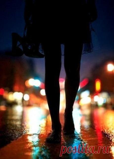 Нельзя приходить и уходить, когда вздумается. Нельзя просто оставлять человека посреди шоссе в дождь, а на следующее утро ждать, что он бросится к тебе на шею.