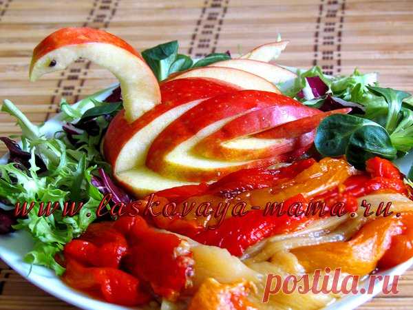 Красивый яблочный лебедь с овощами