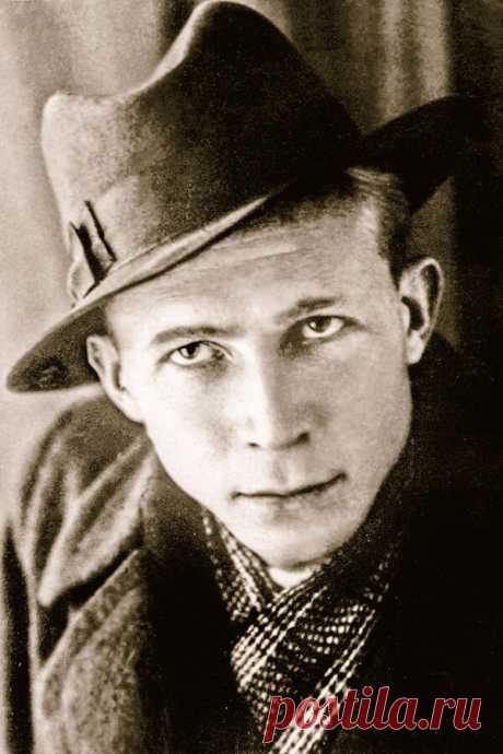 Иван Лапиков, 7 июля, 1922
 • 2 мая 1993