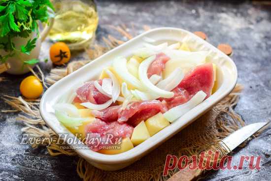 Молодой картофель с мясом, запеченный в духовке - рецепт с фото пошагово