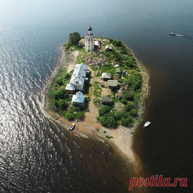 Спасо-Каменный монастырь на острове Каменном