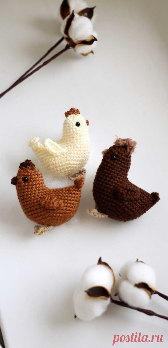 PDF Курочки крючком. FREE crochet pattern; Аmigurumi chiken patterns. Амигуруми схемы и описания на русском. Вязаные игрушки и поделки своими руками #amimore - маленькая курочка к Пасхе, пасхальная курица, домашняя птица.