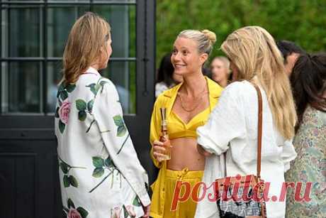 Названы опасные последствия пропаривания гениталий по методу Гвинет Пэлтроу. Акушер-гинеколог Екатерина Абрамова раскритиковала пропагандируемый голливудской актрисой Гвинет Пэлтроу метод пропаривания гениталий над горячими отварами из трав. По ее словам, эта процедура может нанести серьезный вред здоровью, в том числе она может спровоцировать воспаление и рост мимом.