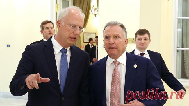 Уиткофф коротко пообщался с Дмитриевым после выхода из посольства США