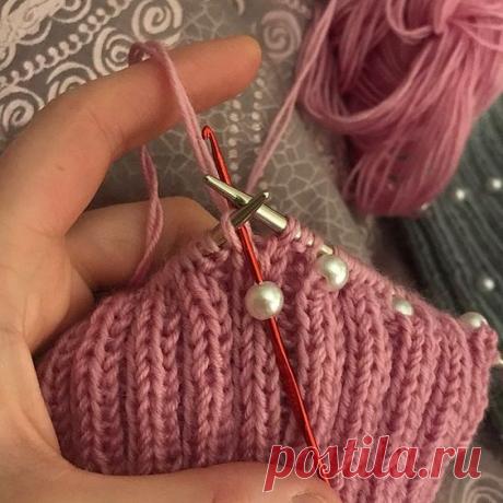 Шапочка с бусинками.