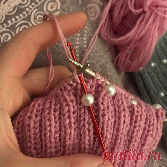 Шапочка с бусинками.