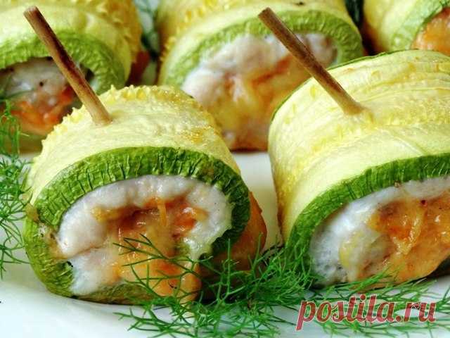 КАБАЧКОВЫЕ РУЛЕТИКИ ЗАПЕЧЕННЫЕ С КУРИНЫМ ФИЛЕ И СЫРОМ.