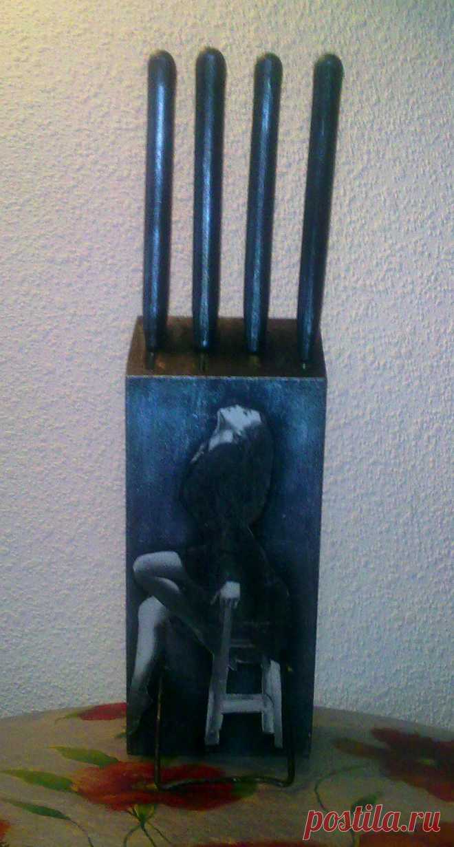 Подставка для ножей .