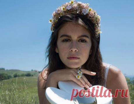 Кайя Гербер трогательно поздравила маму с 55-летием и поделилась фото из семейного архива