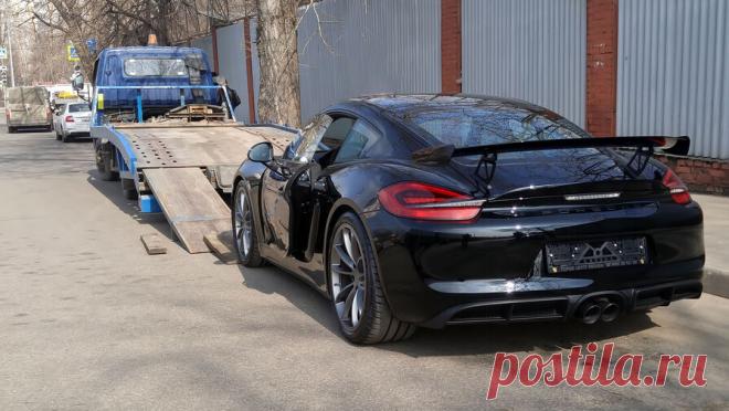 Автомобили Porsche превратились в "кирпичи" в России. Audi и Volkswagen - в зоне риска. Системный сбой, который накануне обездвижил сотни автомобилей Porsche в России, грозит автомобилям всех брендов немецкой группы Volkswagen, выяснила "Газета.Ru". Владельцы переставших заводиться немецких машин вынуждены обращаться к хакерам для удаления VIN-номеров из базы немецкого автопроизводителя. О внезапной проблеме с "окирпичиванием" иномарок в России – в материале…