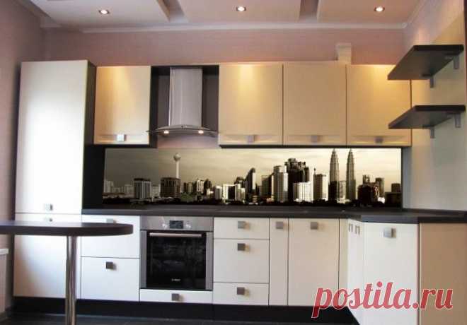 СТЕКЛЯННЫЕ ПАНЕЛИ С ПРИНТАМИ ДЛЯ КУХНИ