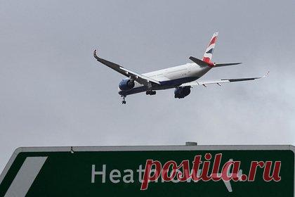 Инженер упал с самолета на бетонный пол в аэропорту Европы