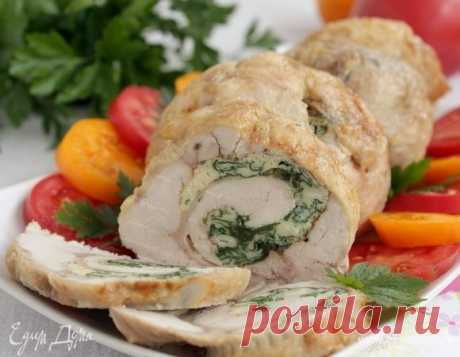 Рулет из курицы со шпинатом. Ингредиенты: курица тушка, яйца куриные, шпинат свежий Такой рулет всегда будет выигрышно смотреться на столе как в горяем, так и в холодном виде. Готовить его совершенно не сложно, основное время уйдет на удаления куриных костей и запекание. Желатин в...